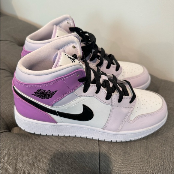NWOB Big Kids Nike Mid GS ‘Barely Grape” - Picture 2 of 3